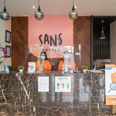 Sans Hotel Kupang Indah Surabaya By Reddoorz Exterior foto
